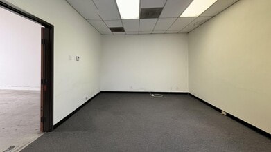 2220 Eastridge Ave, Riverside, CA à louer Photo intérieure– Image 2 sur 2