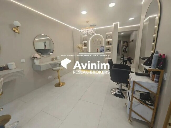 Plus de détails pour Local d’activités à vendre