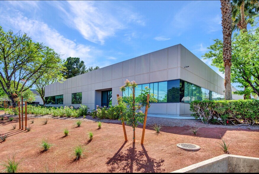 950 Grier Dr, Las Vegas, NV à vendre - Photo de l’immeuble – Image 3 sur 8