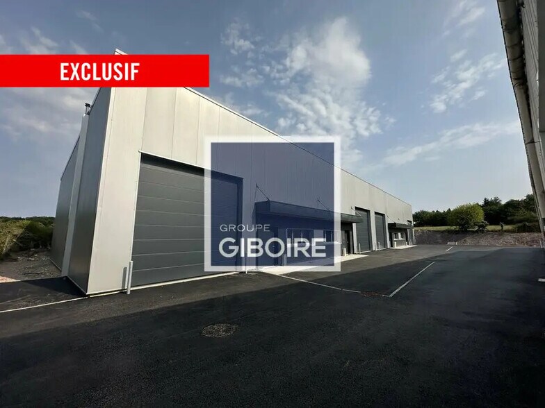 Industriel/Logistique dans Laillé à vendre - Photo de l’immeuble – Image 1 sur 12