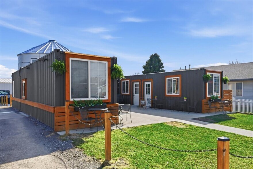 131 3rd St, Underwood, IA à vendre - Photo de l’immeuble – Image 3 sur 44