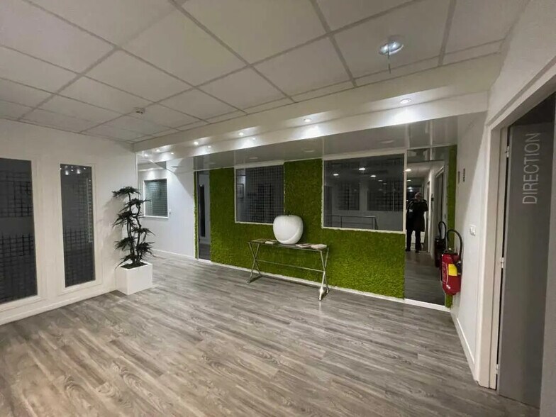 Local d'activités dans Laon à vendre - Photo de l’immeuble – Image 2 sur 2