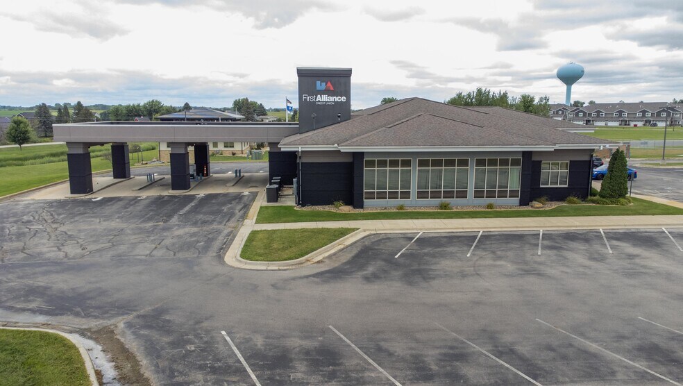 1011 Tompkins Dr NE, Byron, MN à louer - Photo de l’immeuble – Image 3 sur 17