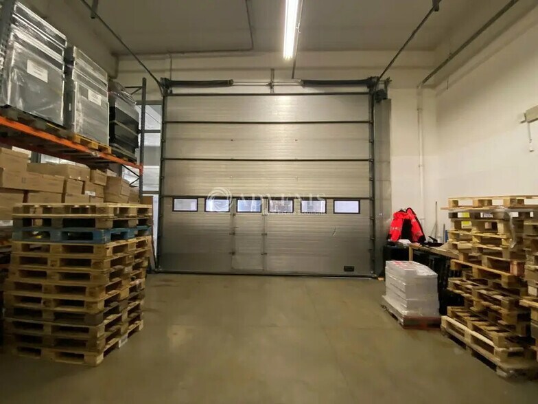 Local d’activités dans Ivry-sur-Seine à louer - Photo de l’immeuble – Image 2 sur 13