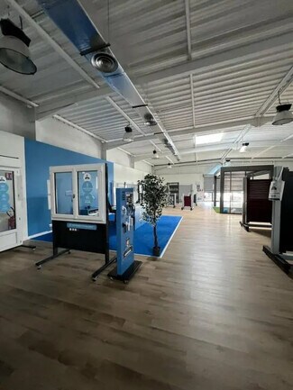 Plus de détails pour Local commercial à louer