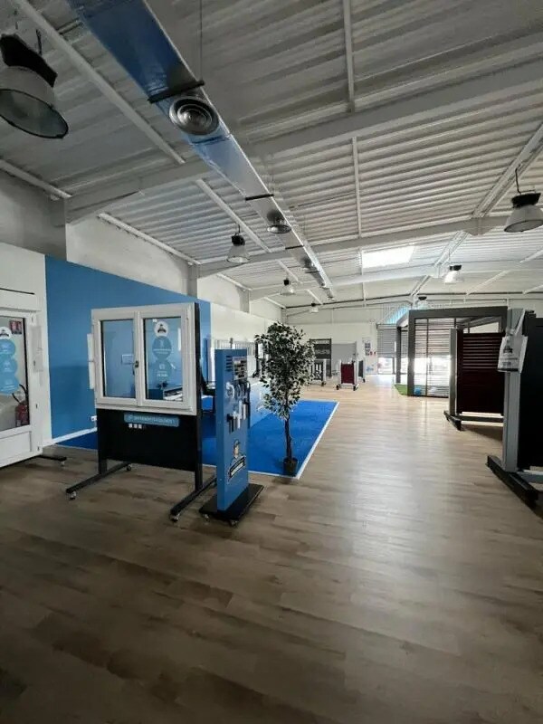 Plus de détails pour Local commercial à louer