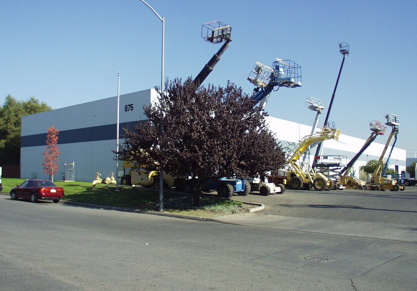 875 Stillwater Rd, West Sacramento, CA à louer - Photo de l’immeuble – Image 3 sur 5