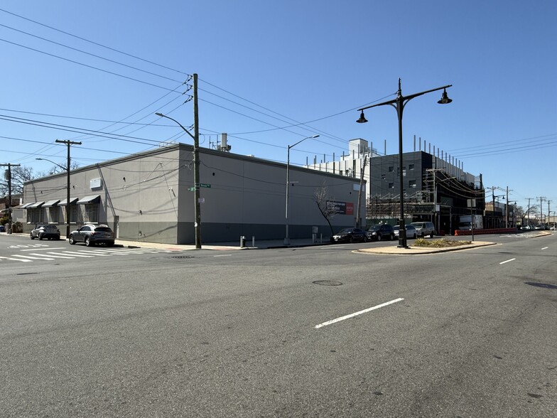 221-26 Merrick Blvd, Laurelton, NY à vendre - Photo principale – Image 1 sur 11