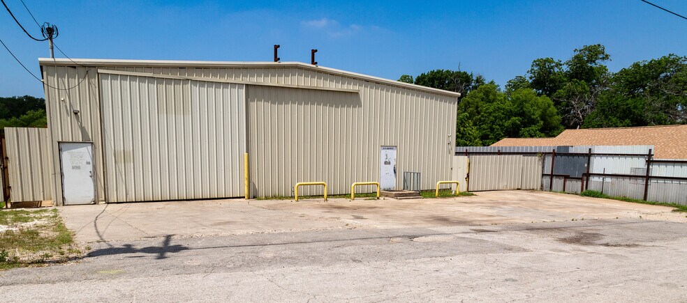 211 S Austin St, Hutchins, TX à vendre - Photo de l’immeuble – Image 3 sur 30