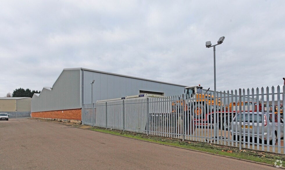 31A-31B Aaron Rd, Whittlesey à louer - Photo principale – Image 1 sur 4