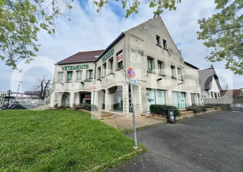 Local commercial dans Sainte-Geneviève-des-Bois à vendre - Photo de l’immeuble – Image 2 sur 12