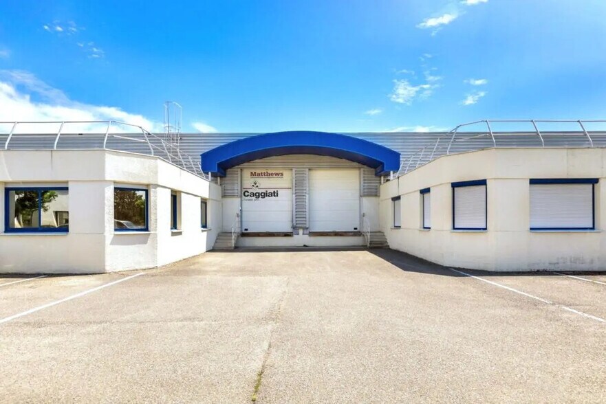 Bureau dans Saint-Genis-Laval à louer - Photo de l’immeuble – Image 1 sur 10