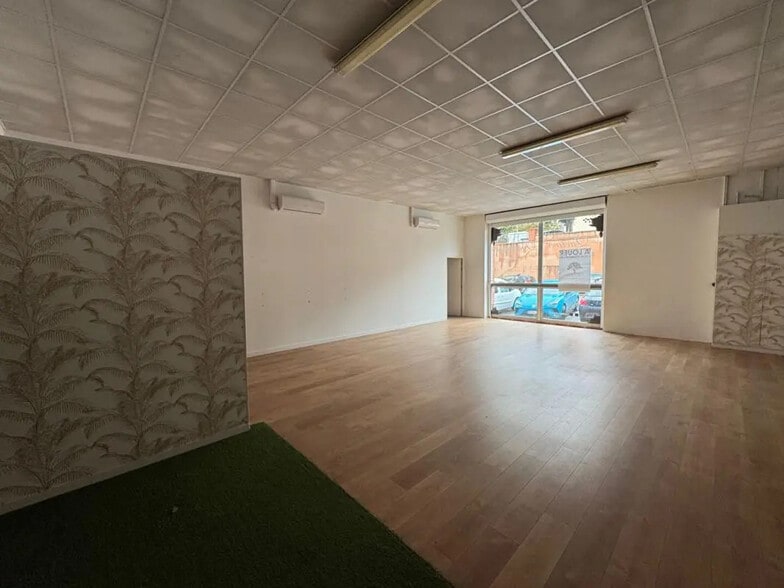 Local commercial dans L'ISLE-JOURDAIN à louer - Photo intérieure – Image 3 sur 6