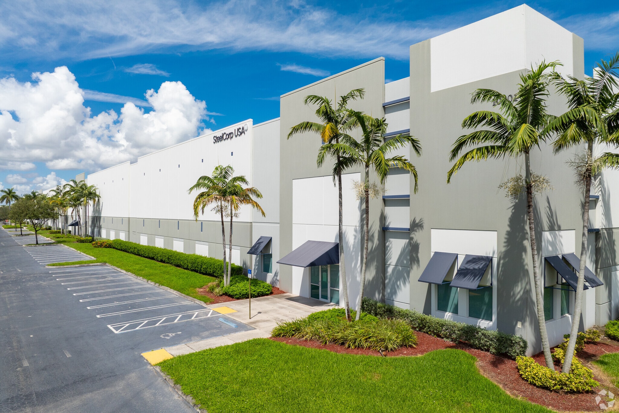 10801 NW 103rd St, Medley, FL à louer Photo principale– Image 1 sur 6