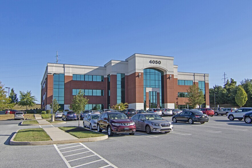 4050 Crums Mill Rd, Harrisburg, PA à louer - Photo de l’immeuble – Image 1 sur 5