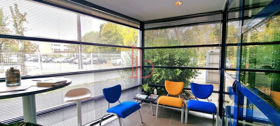 Bureau dans Le Bouscat à louer - Hall d’entrée – Image 2 sur 7