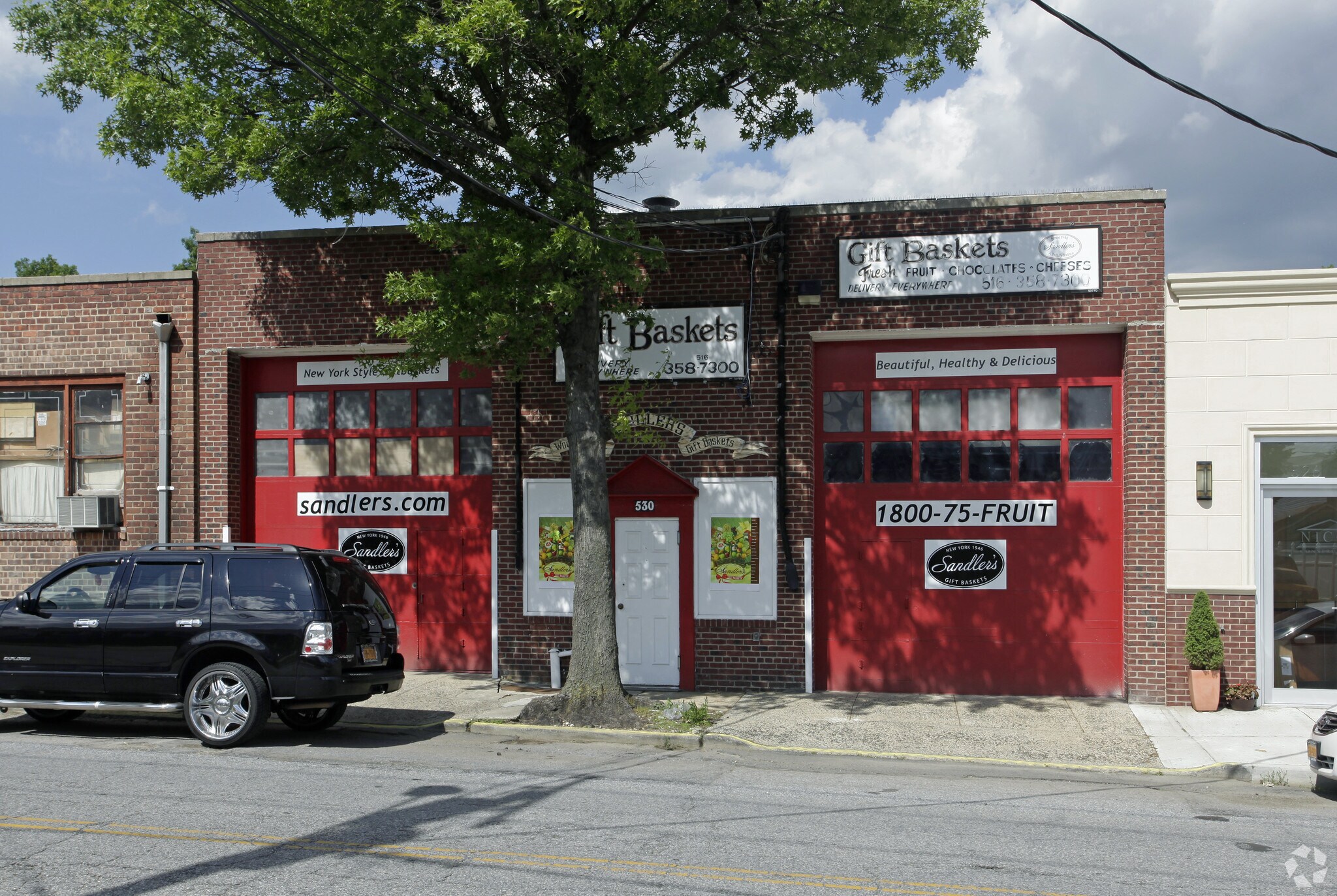 530 Cherry Ln, Floral Park, NY à louer Photo principale– Image 1 sur 14