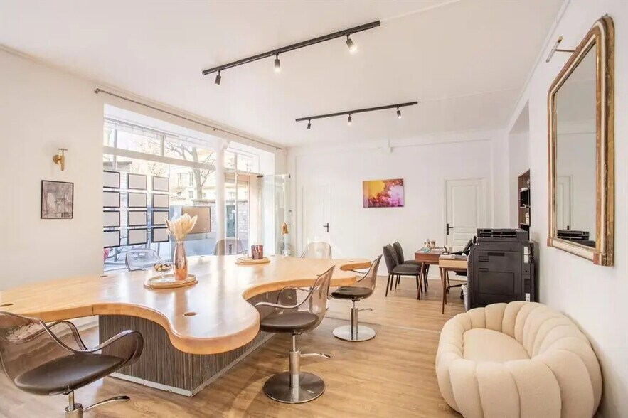 Local commercial dans Paris à louer - Photo de l’immeuble – Image 1 sur 5