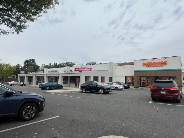 5900 Leesburg Pike, Falls Church, VA à louer - Photo de l’immeuble – Image 1 sur 6