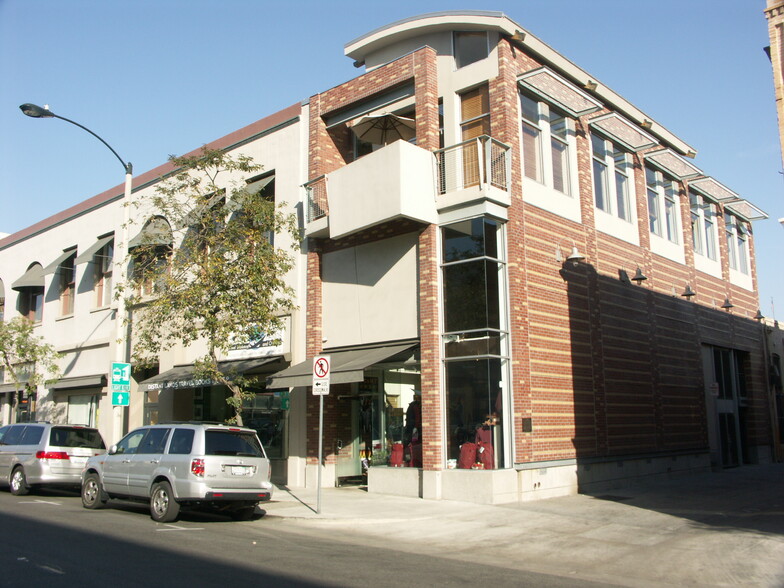 12-22 S Raymond Ave, Pasadena, CA à louer - Photo de l’immeuble – Image 2 sur 3