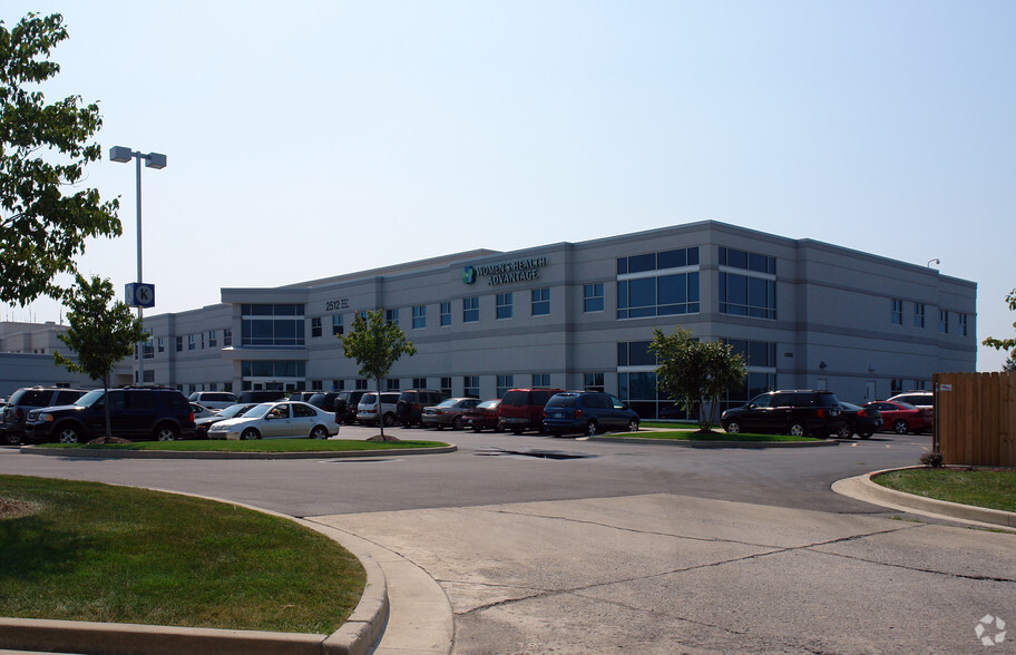 2512 E Dupont Rd, Fort Wayne, IN à louer - Photo principale – Image 1 sur 2