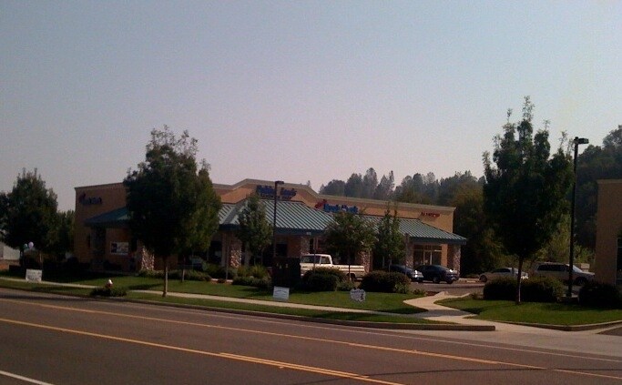 1852 Buenaventura Blvd, Redding, CA à vendre - Photo principale – Image 1 sur 12