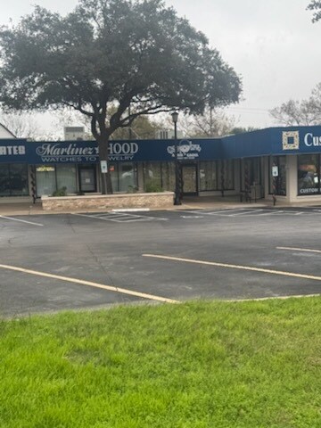 5901-6113 Burnet Rd, Austin, TX à louer - Photo de l’immeuble – Image 3 sur 15
