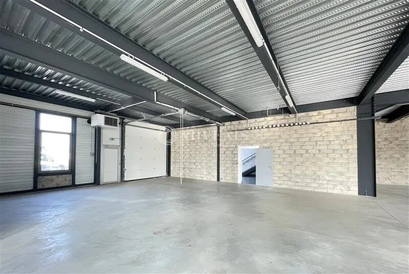 Local d'activités dans Tremblay-en-France à vendre - Photo de l’immeuble – Image 3 sur 10