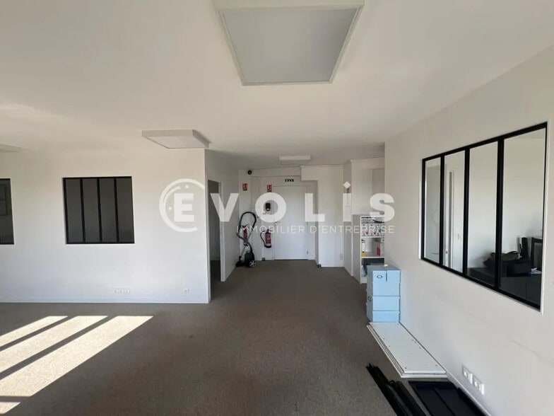 Bureau dans Joinville-le-Pont à louer - Photo de l’immeuble – Image 3 sur 11