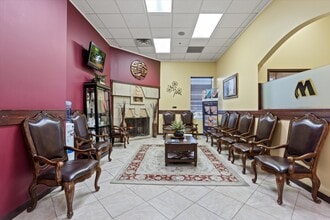 13530 Michigan Ave, Dearborn, MI à louer Photo intérieure– Image 1 sur 31