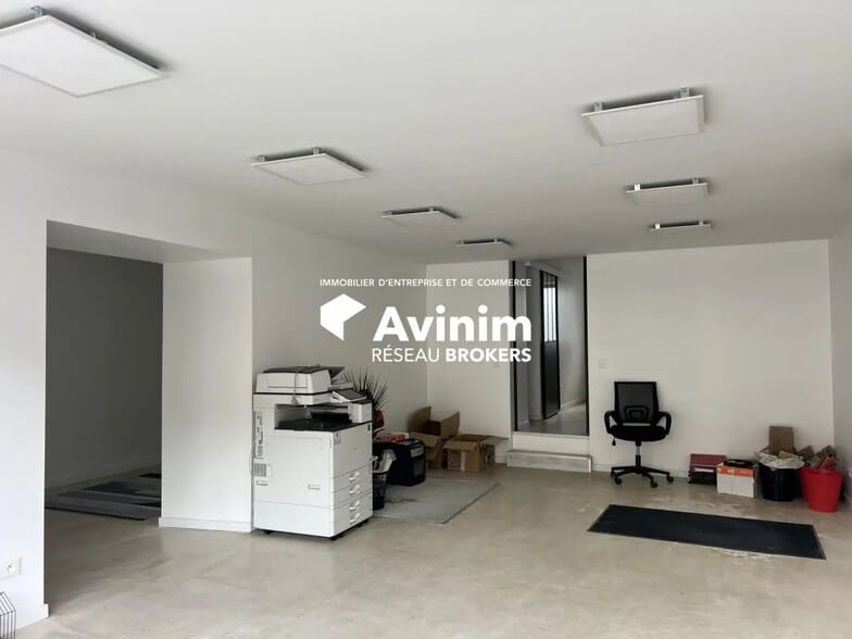 Local commercial dans La Verpillière à louer - Photo de l’immeuble – Image 1 sur 7