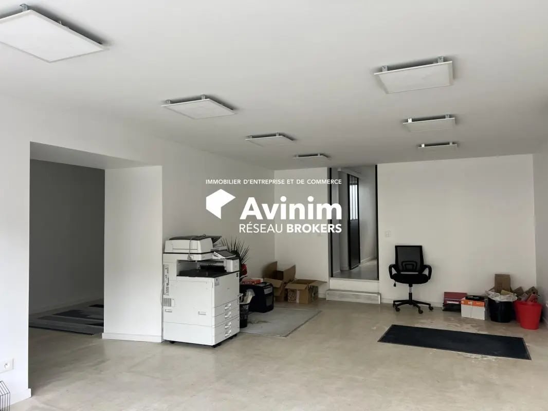 Local commercial dans La Verpillière à louer Photo de l’immeuble– Image 1 sur 8