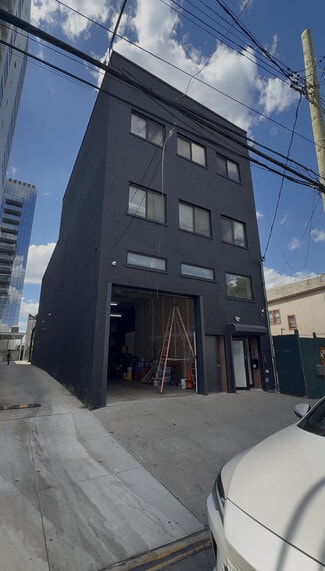 Plus de détails pour 3354 Farrington St, Flushing, NY - Local commercial à louer