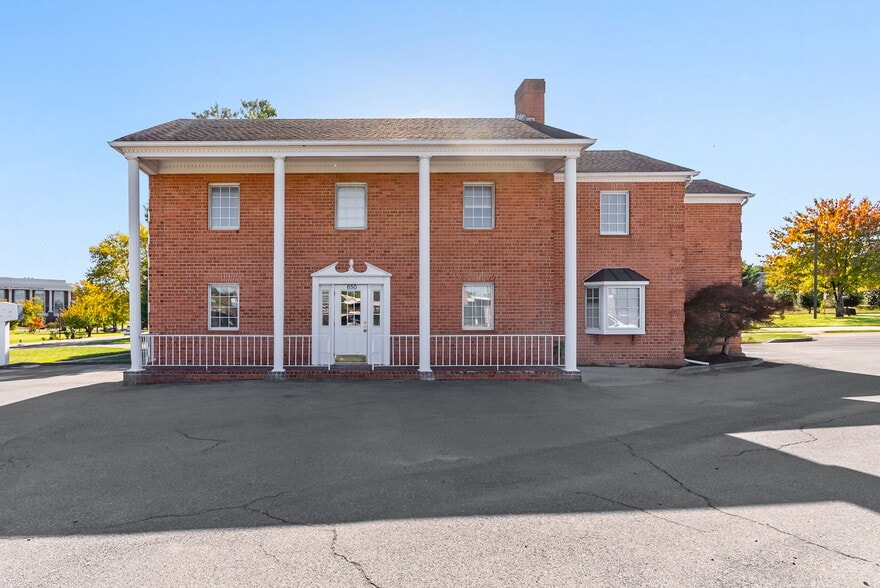 650 Millwood Ave, Winchester, VA à louer - Photo de l’immeuble – Image 3 sur 28