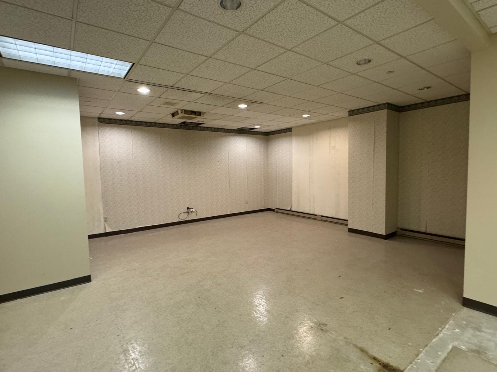 220 Market Ave S, Canton, OH à louer Photo intérieure– Image 1 sur 3