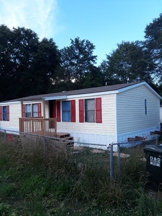 Plus de détails pour 1402 Burrell Rd, Clover, SC - Logement à vendre