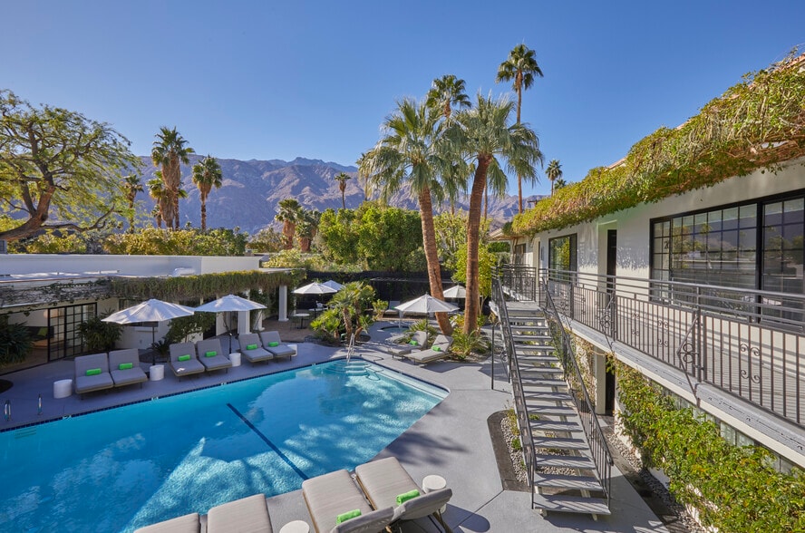 288 E Camino Monte Vis, Palm Springs, CA à vendre - Photo de l’immeuble – Image 2 sur 22