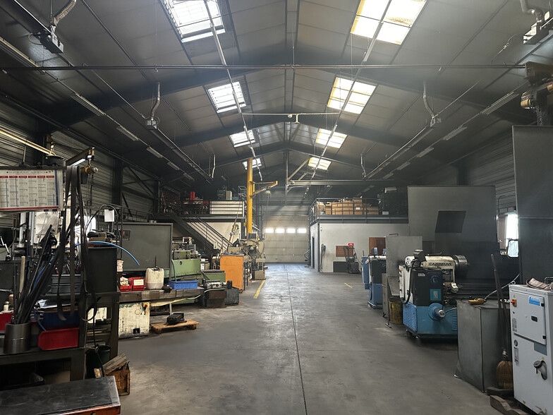 Industriel/Logistique dans Clermont-Ferrand à vendre - Photo intérieure – Image 2 sur 5