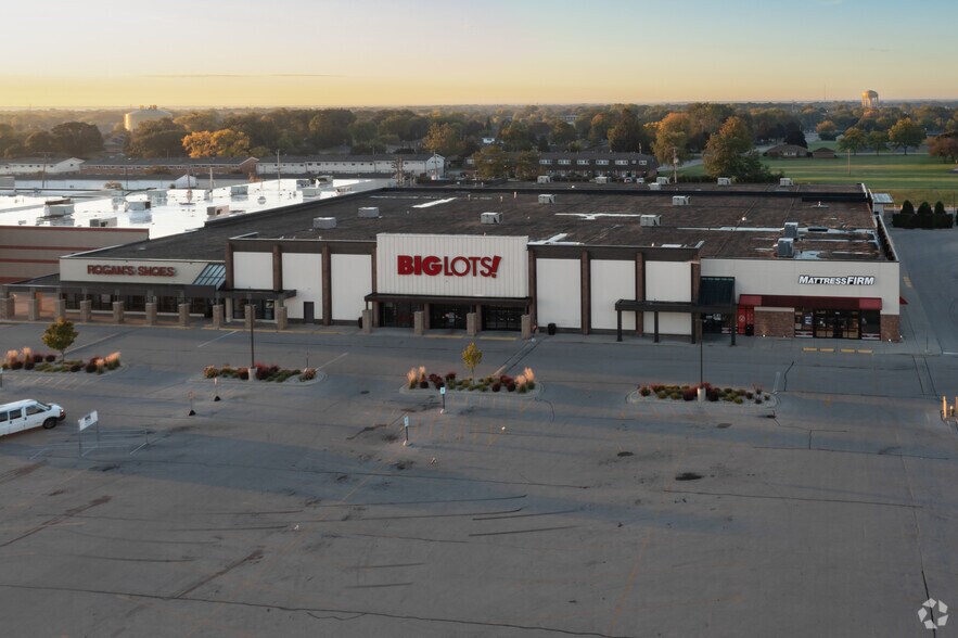 5415 Washington Ave, Racine, WI à louer - Photo de l’immeuble – Image 3 sur 5