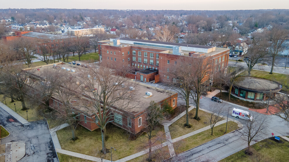 1975 Noble Rd, East Cleveland, OH à louer - Photo de l’immeuble – Image 3 sur 28