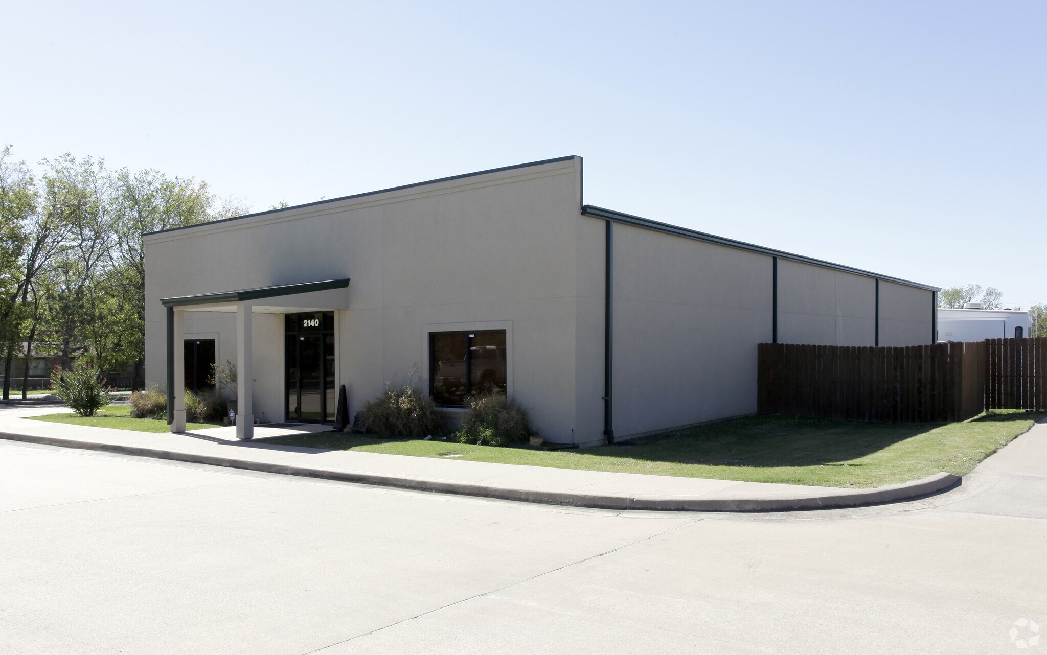 2140 S 130th East Ave, Tulsa, OK à louer Photo de l’immeuble– Image 1 sur 10
