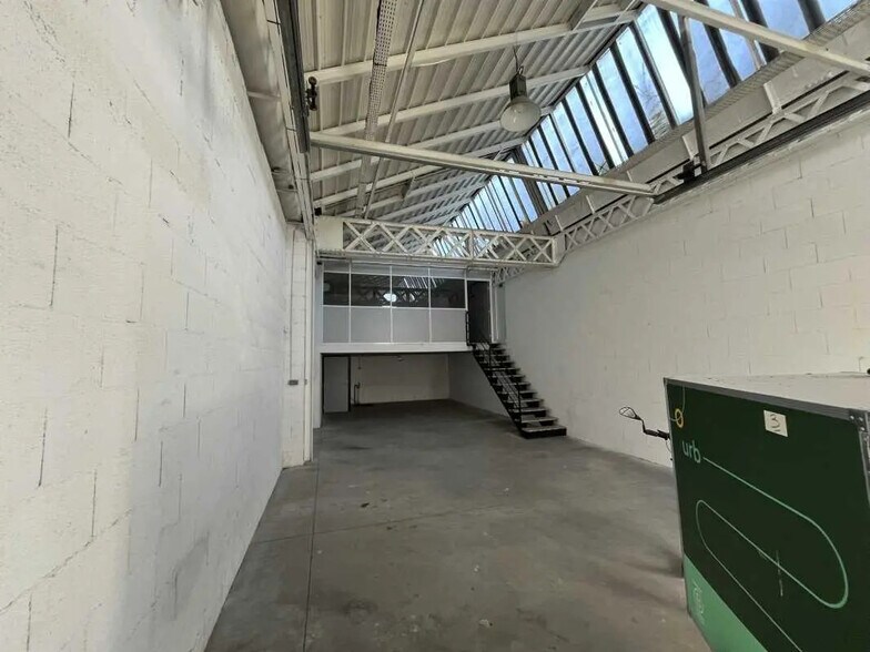 195-199 Avenue Francis De Pressensé, Vénissieux à louer - Photo de l’immeuble – Image 2 sur 10