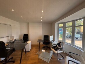 9-15 Between Streets, Cobham à louer Photo intérieure– Image 2 sur 4