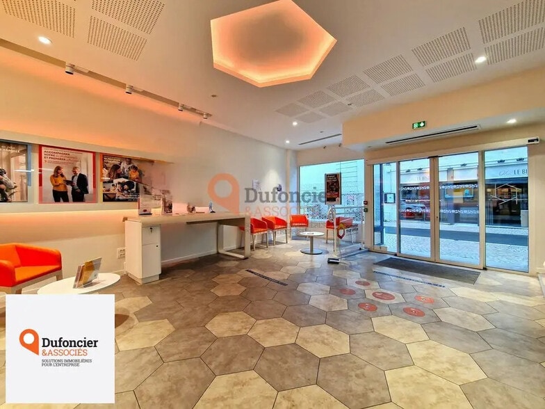 Bureau dans Poitiers à louer - Photo de l’immeuble – Image 1 sur 7