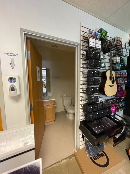 15330 123 Av NW, Edmonton, AB à louer - Photo intérieure – Image 3 sur 41