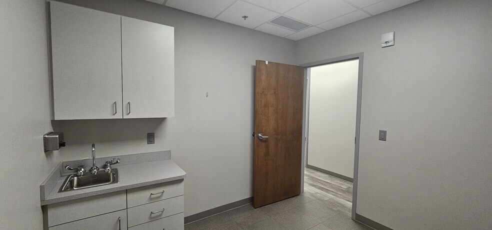7640 Sylvania Ave, Sylvania, OH à louer - Photo de l’immeuble – Image 2 sur 10