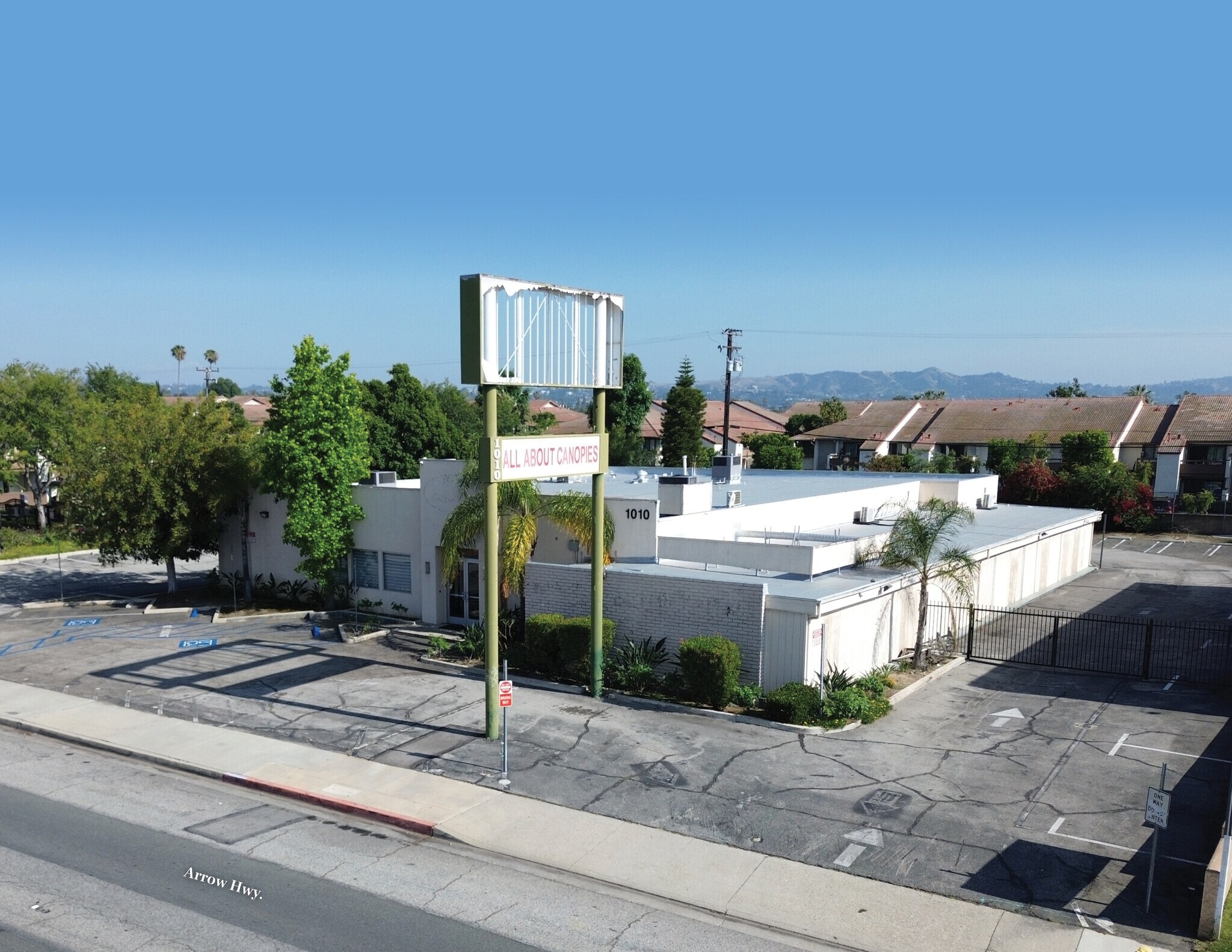 1010 E Arrow Hwy, Covina, CA à vendre Photo de l’immeuble– Image 1 sur 12