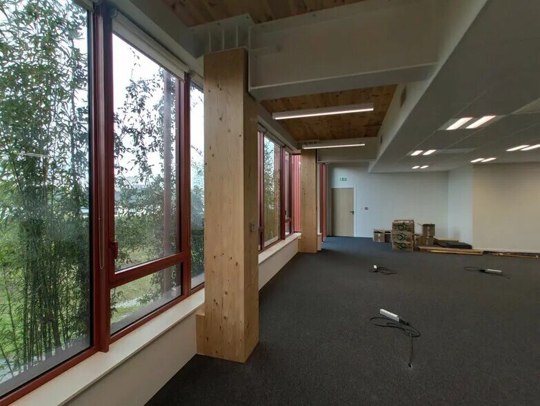 Bureau dans Saint-Jacques-De-La-Lande à louer - Photo de l’immeuble – Image 3 sur 5