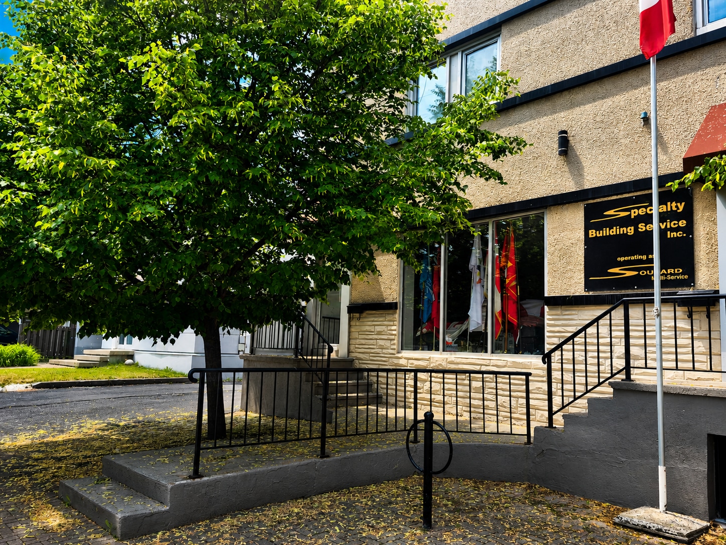 14 Bayswater Av, Ottawa, ON à louer Photo principale– Image 1 sur 6