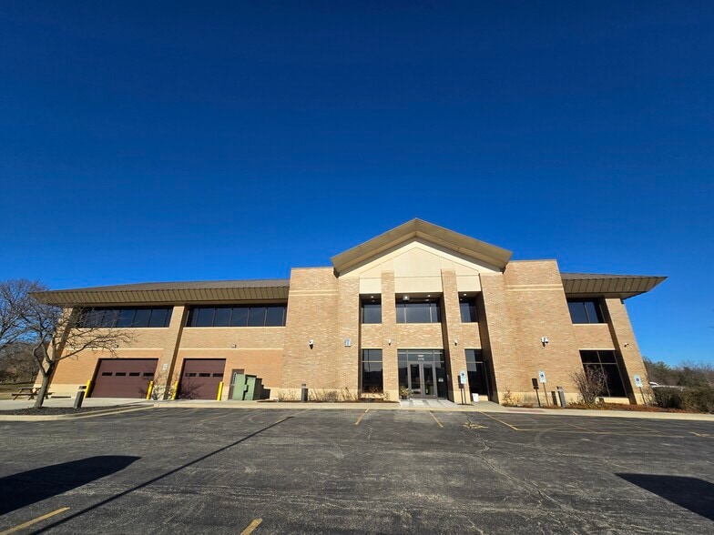 1175 Corporate Woods Pkwy, Vernon Hills, IL à louer - Photo de l’immeuble – Image 1 sur 9